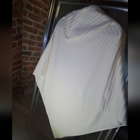 Poncho - Picture 3 of 4